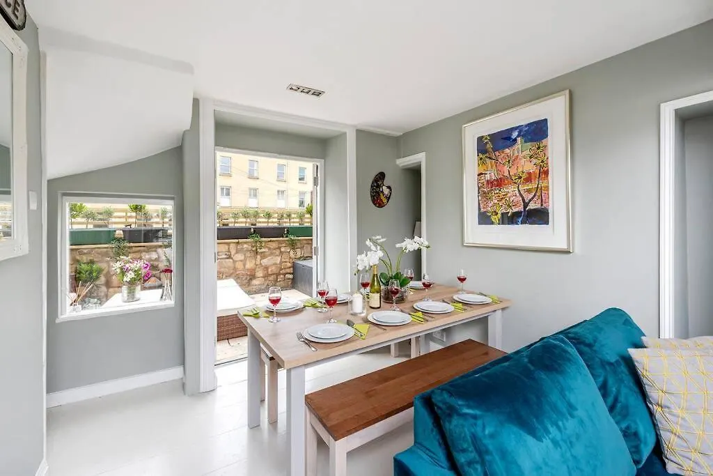 Lovely 4 Bedroom Townhouse-1